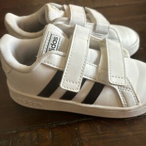 EUC adidas court toddler